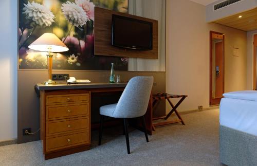 TV a/nebo společenská místnost v ubytování Mercure Hotel Gera City