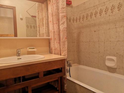 a bathroom with a sink and a bath tub at Appartement Notre-Dame-de-Bellecombe, 1 pièce, 4 personnes - FR-1-595-3 in Notre-Dame-de-Bellecombe