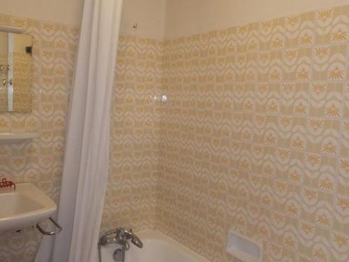 Ванна кімната в Appartement Notre-Dame-de-Bellecombe, 2 pièces, 6 personnes - FR-1-595-20