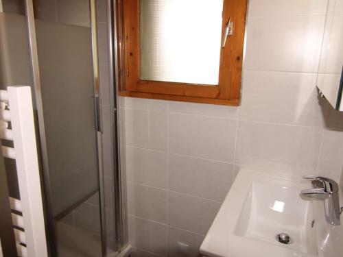 a bathroom with a sink and a shower at Appartement Les Saisies, 2 pièces, 5 personnes - FR-1-594-81 in Hauteluce