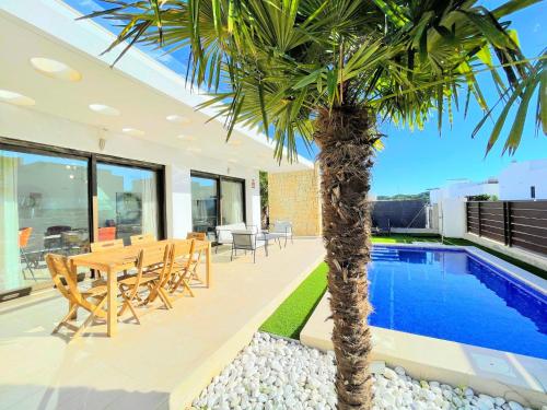 Fotografie z fotogalerie ubytování Villa Vistabella Golf Resort by Villas&You v destinaci Orihuela Costa