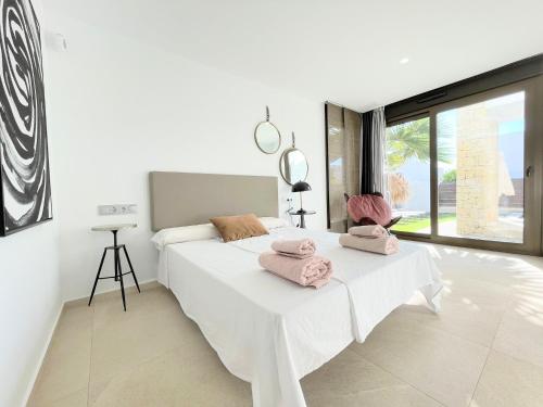 Llit o llits en una habitació de Villa Vistabella Golf Resort by Villas&You