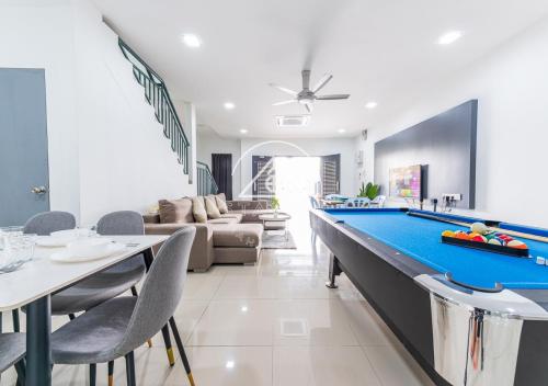 Ruang duduk di 10-14Pax Port Dickson 4BR Double Storey House