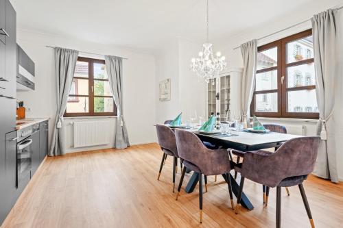 a kitchen and dining room with a table and chairs at Schlossblick Tettnang in Tettnang