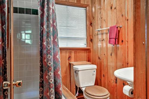 een houten badkamer met een toilet en een wastafel bij Ruidoso Cabin with Sunroom, Surrounded By Wildlife! in Ruidoso