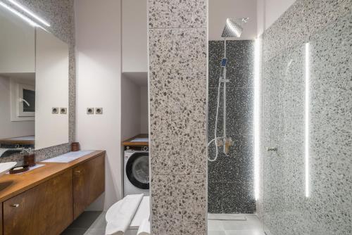 A bathroom at Pale Orb Properties (1)