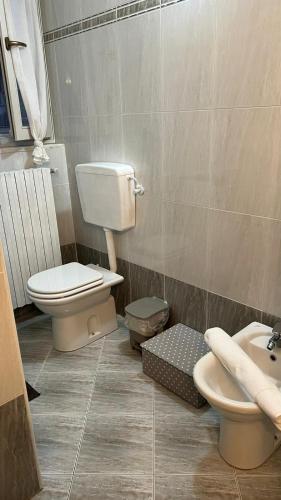 a bathroom with a toilet and a sink at Casa di Paola in Asti