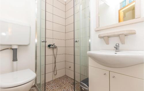 a bathroom with a toilet and a sink at Beautiful Apartment In Selce With Kitchen in Selce