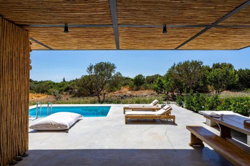 Πισίνα στο ή κοντά στο Akra Grammeno Beachfront Villas