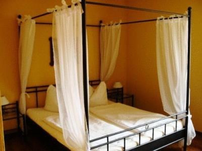 a bedroom with two bunk beds with a mirror at Hotel Restaurant Zum Alten Ritter in Bad Bodenteich