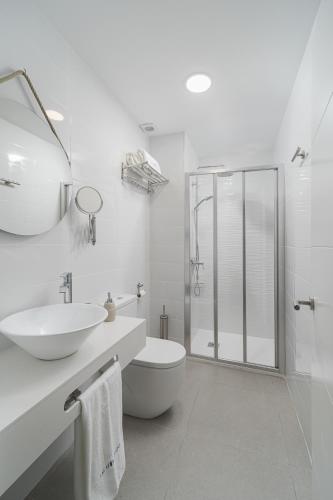 a bathroom with a sink and a toilet and a shower at Las Afortunadas - Playa Arinaga 2ºD in Arinaga
