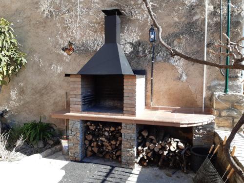 Kemudahan BBQ tersedia untuk tetamu di the country house
