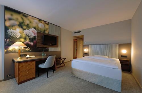 Postel nebo postele na pokoji v ubytování Mercure Hotel Gera City