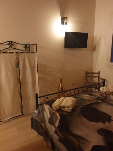 a bedroom with a bed and a tv on a wall at Ranch borgo bella vita in Cavalier