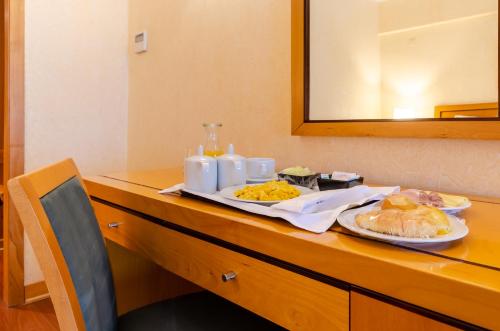a table with two plates of food on it at Hotel Roma in Lisbon