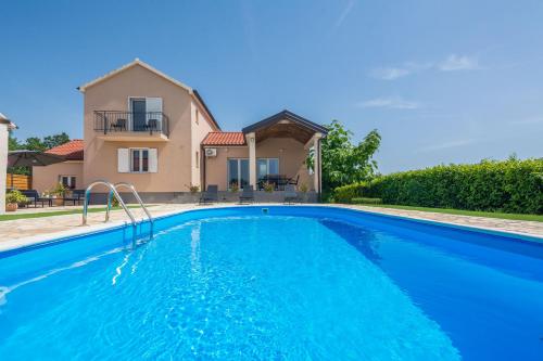 Poolincluded - Holiday Home Josipa