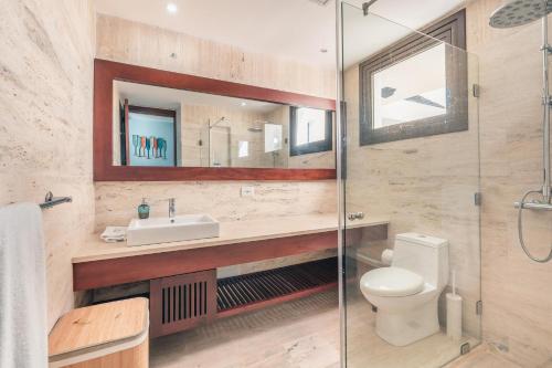 Koupelna v ubytování Oustanding El Portillo 2BR Apt