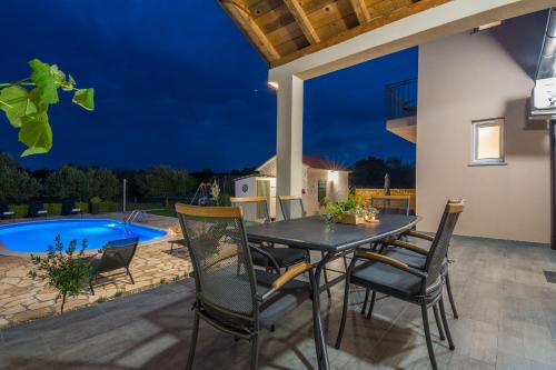 Poolincluded - Holiday Home Josipa – Photos 3
