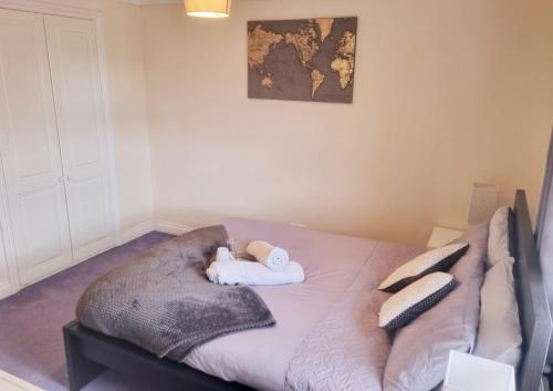 a bedroom with a bed with two towels on it at The TJ Rooms in Upton