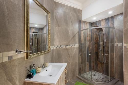 Et badeværelse på 9 The Pin – Zimbali 6 Bedroom