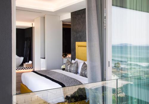 Ένα ή περισσότερα κρεβάτια σε δωμάτιο στο O' Two Hotel