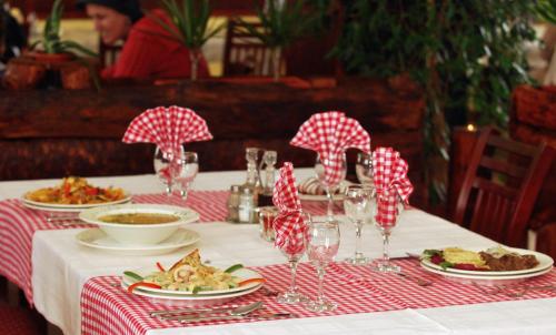 Makanan di atau berdekatan hotel