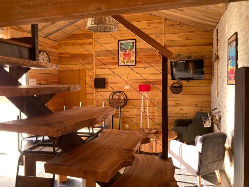 Fotografia z galérie ubytovania LA CABANE Charmante petite maison 2 chambres à 2,5km plage v destinácii Saint-Georges-dʼOléron