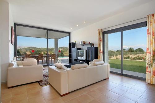 Fotografia z galérie ubytovania Beautiful Modern Pollensa Villa Finca La Vinya Gran 5 Bedrooms Private Pool v destinácii Pollença