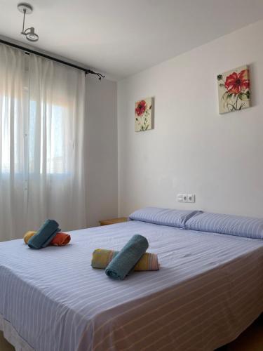 A bed or beds in a room at El Condado de Alhama Golf Resort Naranjos 7 house 589