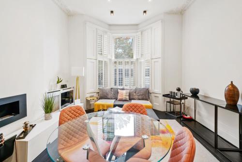 1 & 2 Bed Cosy Apartments next to Earls Court FREE WIFI