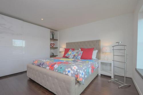 a white bedroom with a bed with a white headboard at Large Eclectic 1 Br Above Restaurant 15min To Pdx in Camas