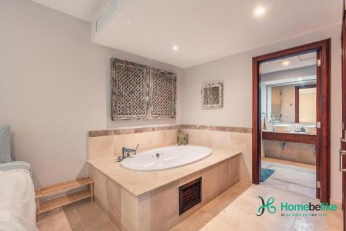 Ένα μπάνιο στο Ocean View 1 BR Apartment at Punta Palmera DB7