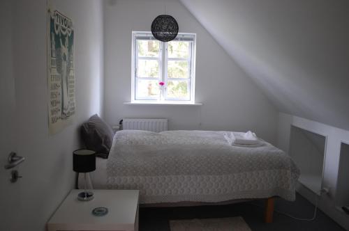 Un pat sau paturi într-o cameră la Fredensborg Guesthouse