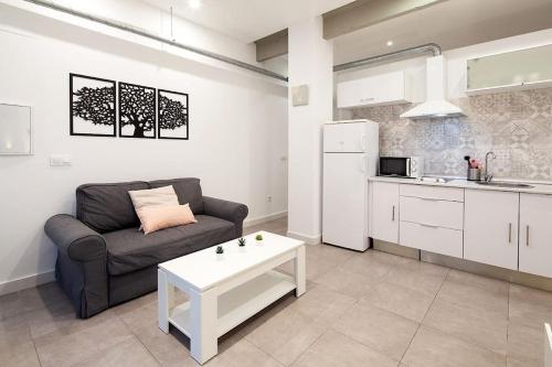 Kuchyň nebo kuchyňský kout v ubytování Loft next to calle Betis, best area of Seville-Sevillarooms