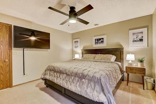 a bedroom with a bed and a ceiling fan at Family Dreams Condo at Lighthouse Cove in Wisconsin Dells