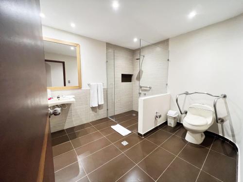 a bathroom with a toilet and a sink at Howard Johnson by Wyndham Barranquilla Versalles in Barranquilla