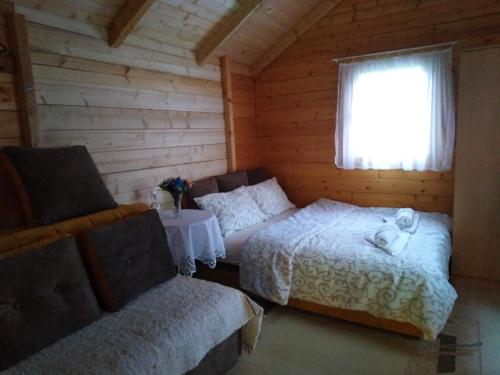 Un pat sau paturi într-o cameră la Vikendica Mijajlović 2