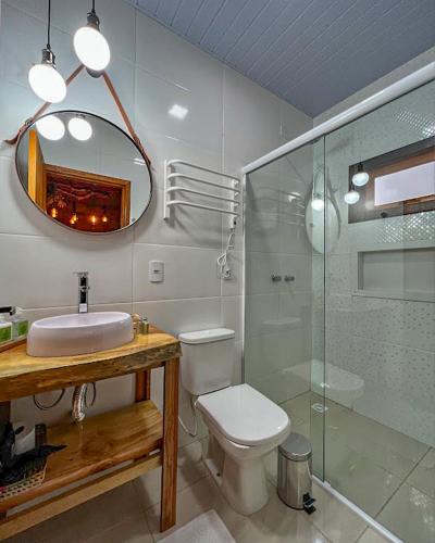 a bathroom with a toilet and a sink and a shower at Pousada Maçã Araucária in São Joaquim
