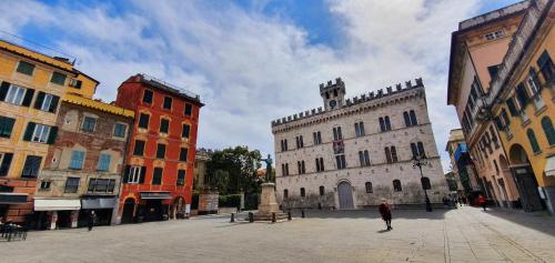 a person flying a kite in a city street at L'Americano Luxury Rooms in Chiavari
