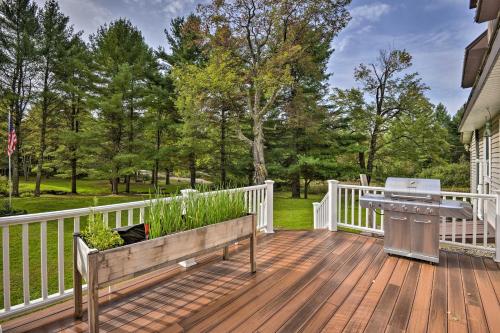 Fotografie z fotogalerie ubytování Peaceful Home with 11 Acres, Creek and Fire Pit! v destinaci Glenfield