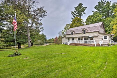 Fotografie z fotogalerie ubytování Peaceful Home with 11 Acres, Creek and Fire Pit! v destinaci Glenfield
