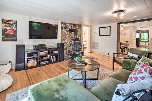 Whimsical Bat Cave Cottage with Fire Pit! – Photos 3
