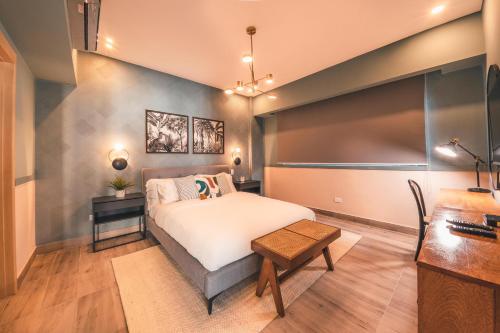 Cama o camas de una habitación en Fully Serviced Apartment at Regatta Living - 7B