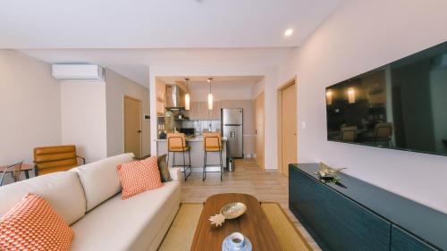 Zona de estar de Fully Serviced Apartment at Regatta Living II - 304