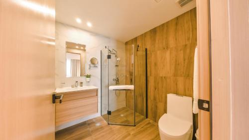 a bathroom with a shower and a toilet and a sink at Fully Serviced Apartment at Regatta Living II - 304 in Santo Domingo
