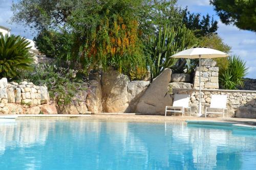Hồ bơi trong/gần Antica Masseria Timparuci