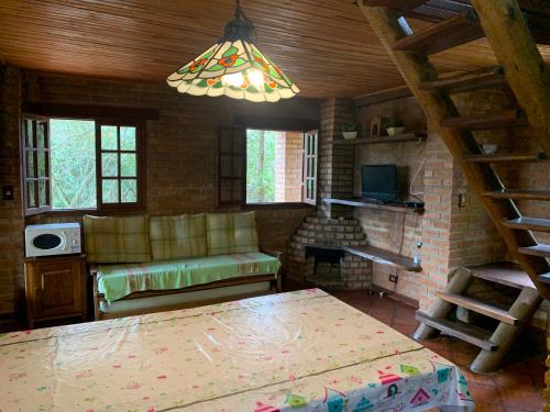 a living room with a couch and a table at Varandas da Serra / Reserva Alto da Colina in Conceição da Ibitipoca