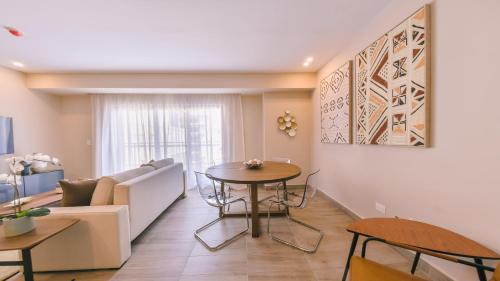 Гостиная зона в Fully Serviced Apartment at Regatta Living II - 905