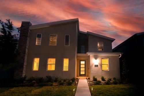 B - New 4 Bedroom Home - 5 Miles to Disney - Free Water Park - Private Pool photo 120