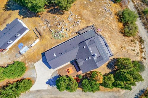Hilltop Hideaway Cabin – Photos 3